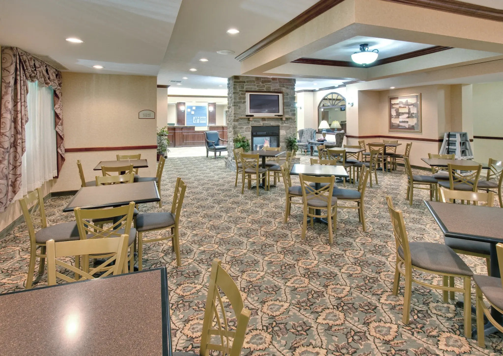 Holiday Inn Express Hotel & Suites Bismarck by IHG
