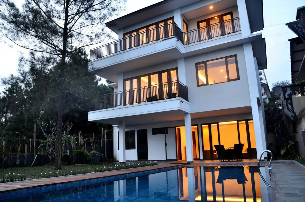 Breeze Blows City View Villa 4 Bedrooms and 1 Familly Bedroom With a Private Heated Swimming Pool and a Billiard Table