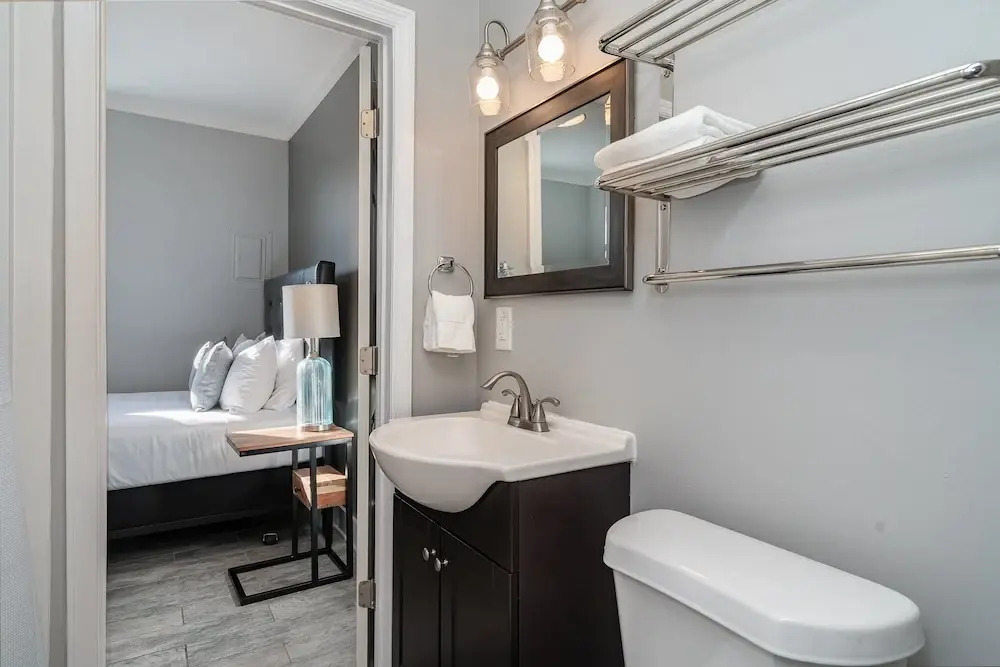 Opulent Pearl - Private Patio - Mins to Broadway