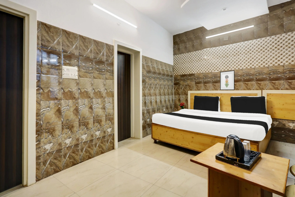Hotel O Jammu Near Ragunath Bazaar Formerly GoodWill