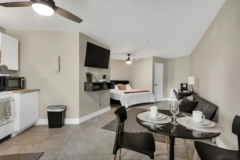 Hunstville Modern Studio Retreat Sleeps 2