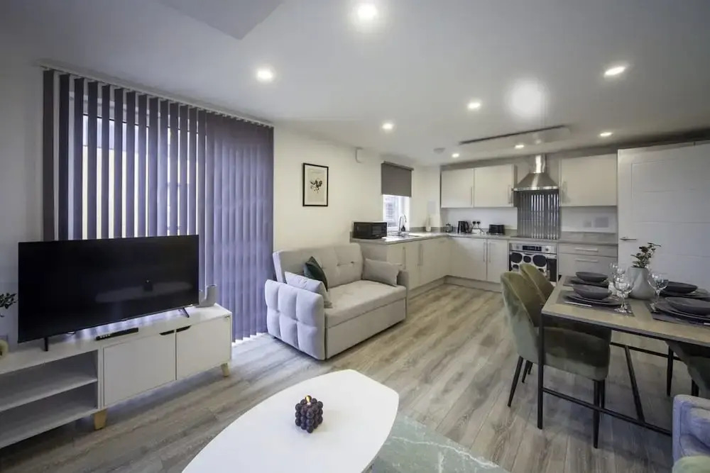 Stylish & Modern Flat 2 Min Walk To Ashford Outlet