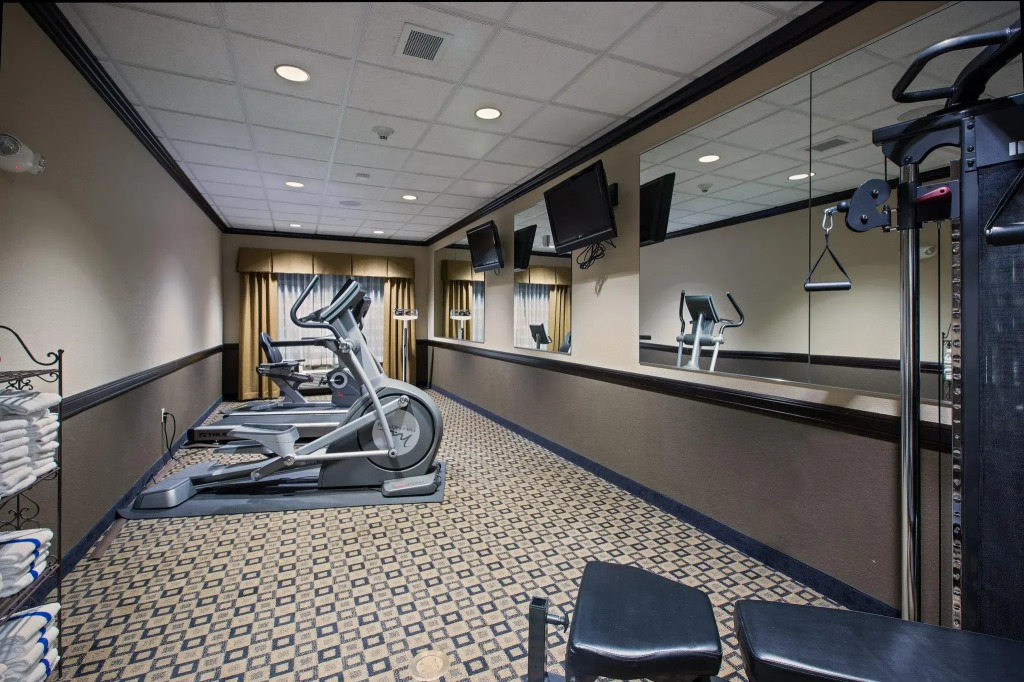 Holiday Inn Express & Suites - Green Bay East by IHG