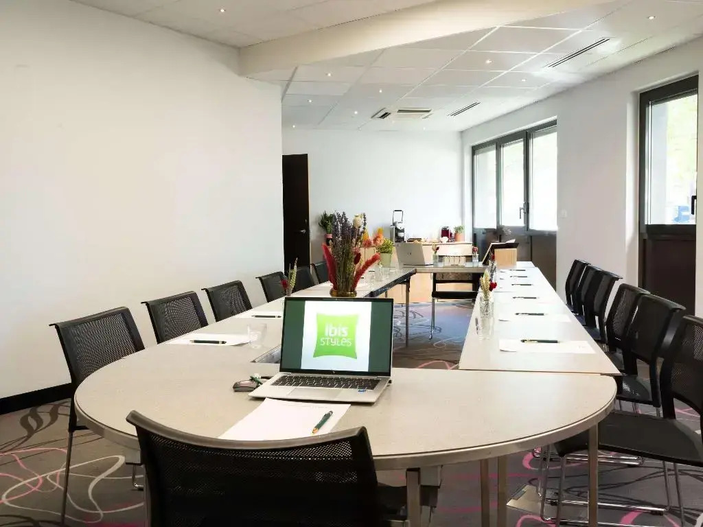 ibis Styles Romans-Valence Gare TGV