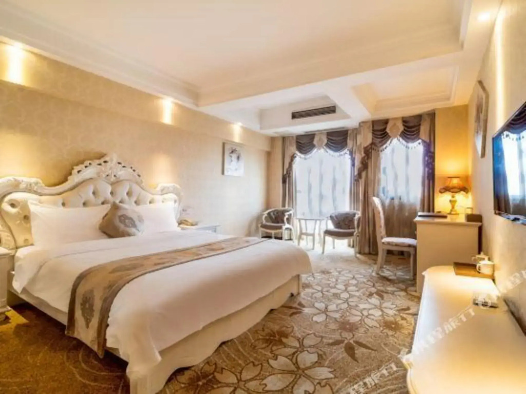 Pixian Milan Fashion Hotel