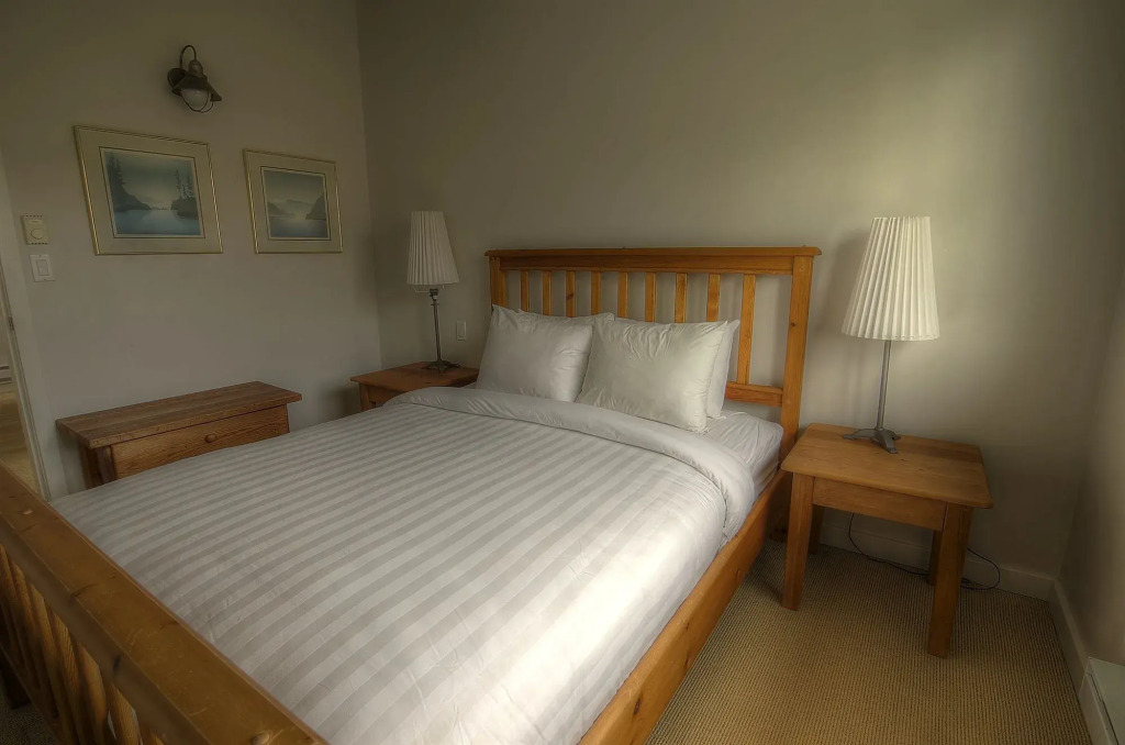 Waters Edge Shoreside Suites