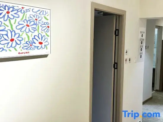SUNSHINE HOSTEL (Female Only)