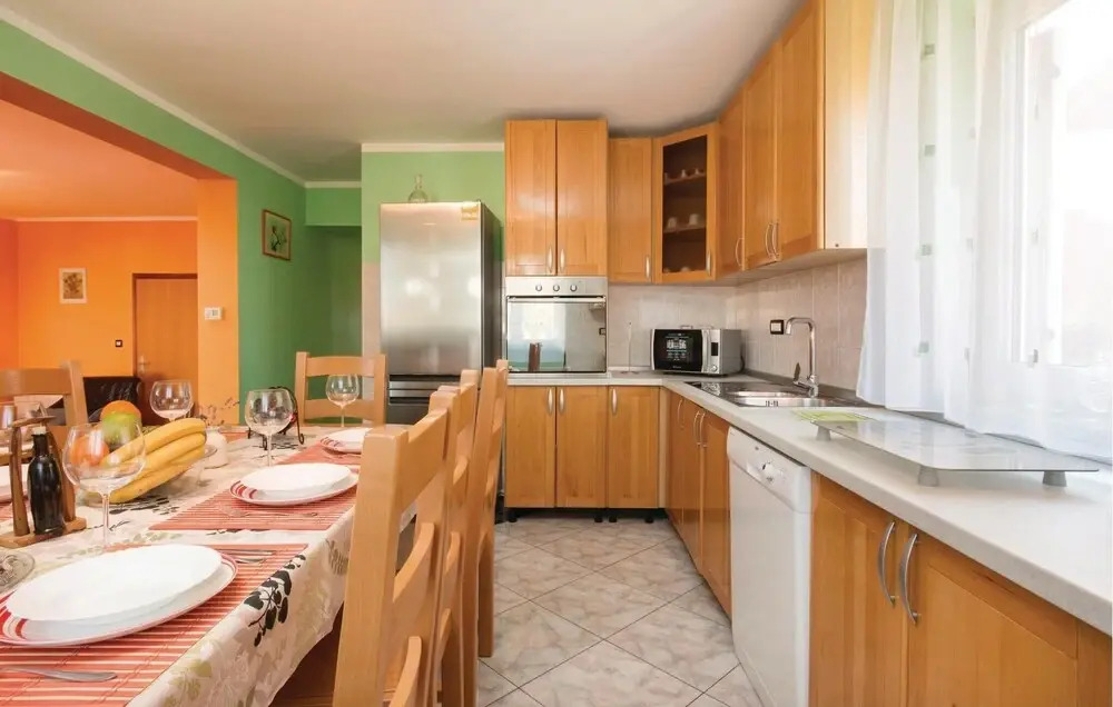 Five-Bedroom Holiday Home In Fazana
