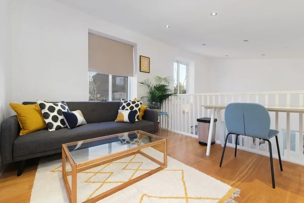 Quirky 3 Bdr 2 Bath Cottage with Parking