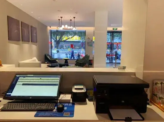 Ni Hao Hotel (Hangzhou Binjiang Longhu Tianjie Jianghan Road Subway Station)