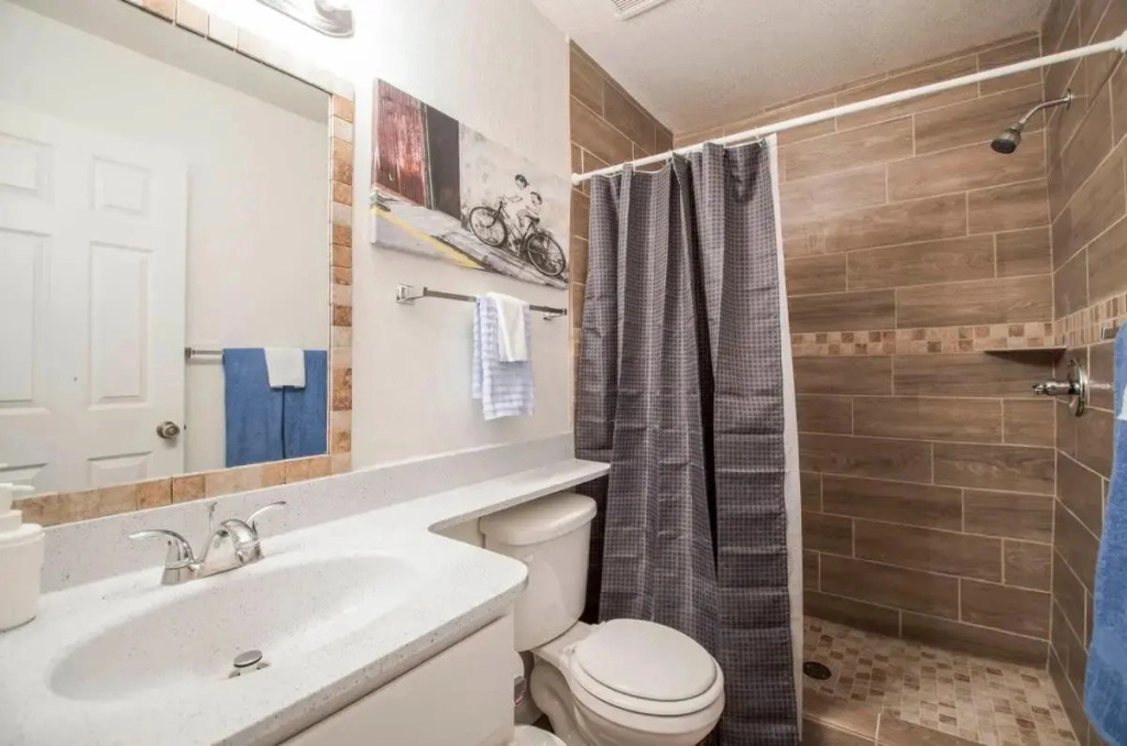 34B- Modern studio condo heated pool and dog park