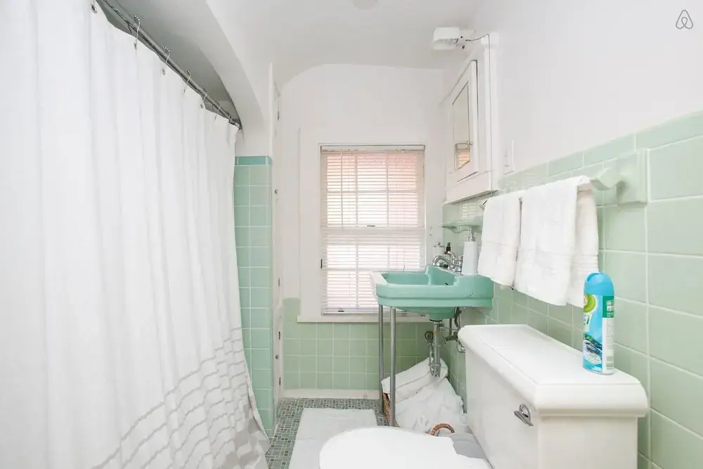 Large 1BR w Pool in Heart of FQ and Bourbon - NOLA