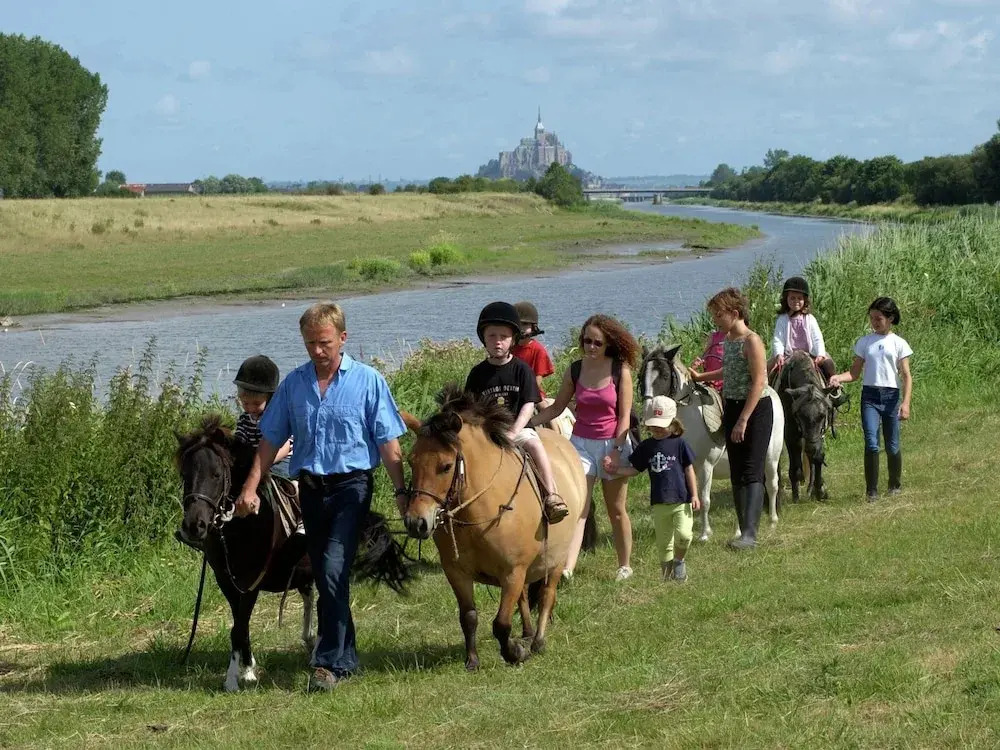Carefully Furnished Cottage 5 km. From Mont Saint-michel