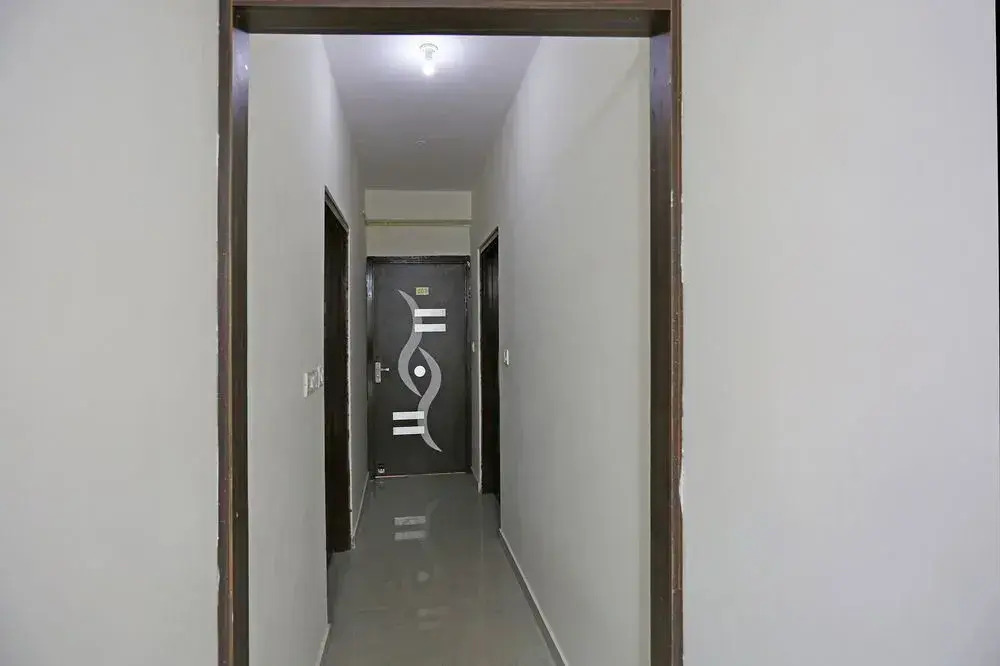 OYO 9596 Hotel Radha Nikunj Residency