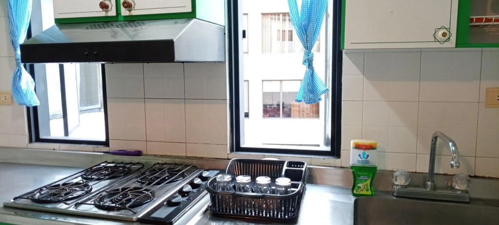 Espectacular y muy bien localizado apartamento en el corazón de San Gil, junto a agencias de turismo, restaurantes, Gallineral, transporte, supermercado, panaderia, parking I 3