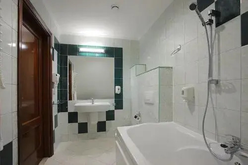 Manor Hotel