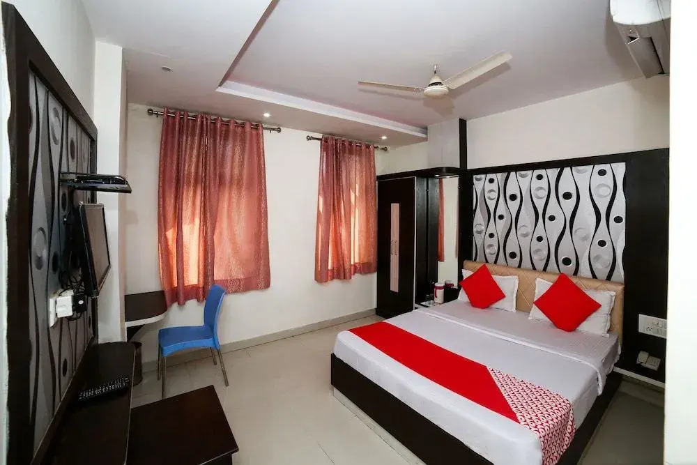 OYO 19387 Palace Guest House