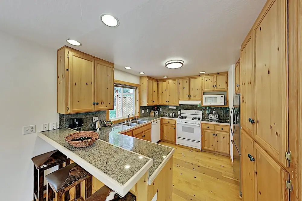 Cozy Haven Near Tahoe Donner Amenities 3 Bedroom Home