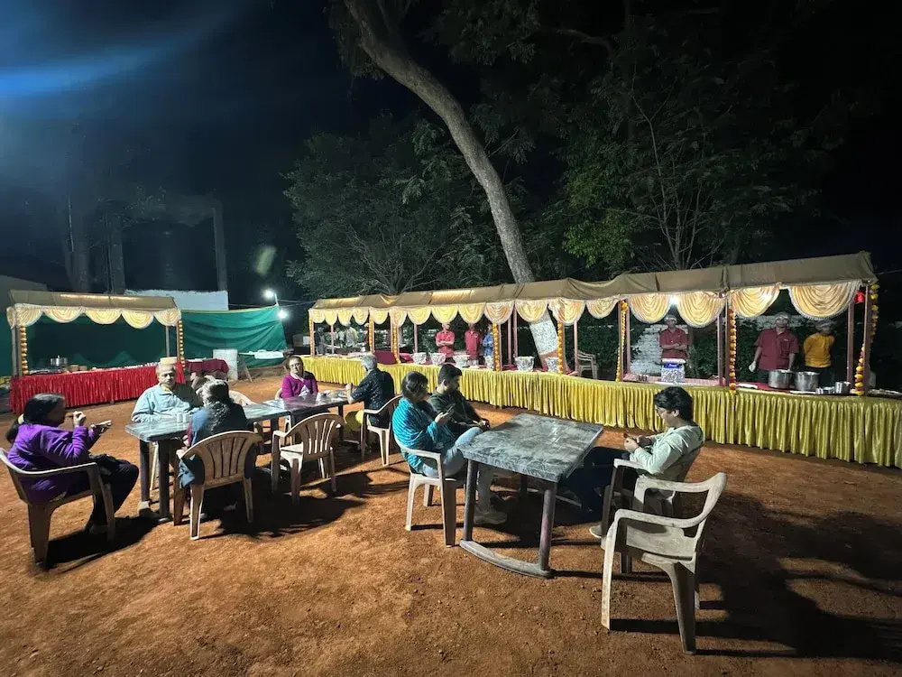 Gujarat Bhavan Hotel