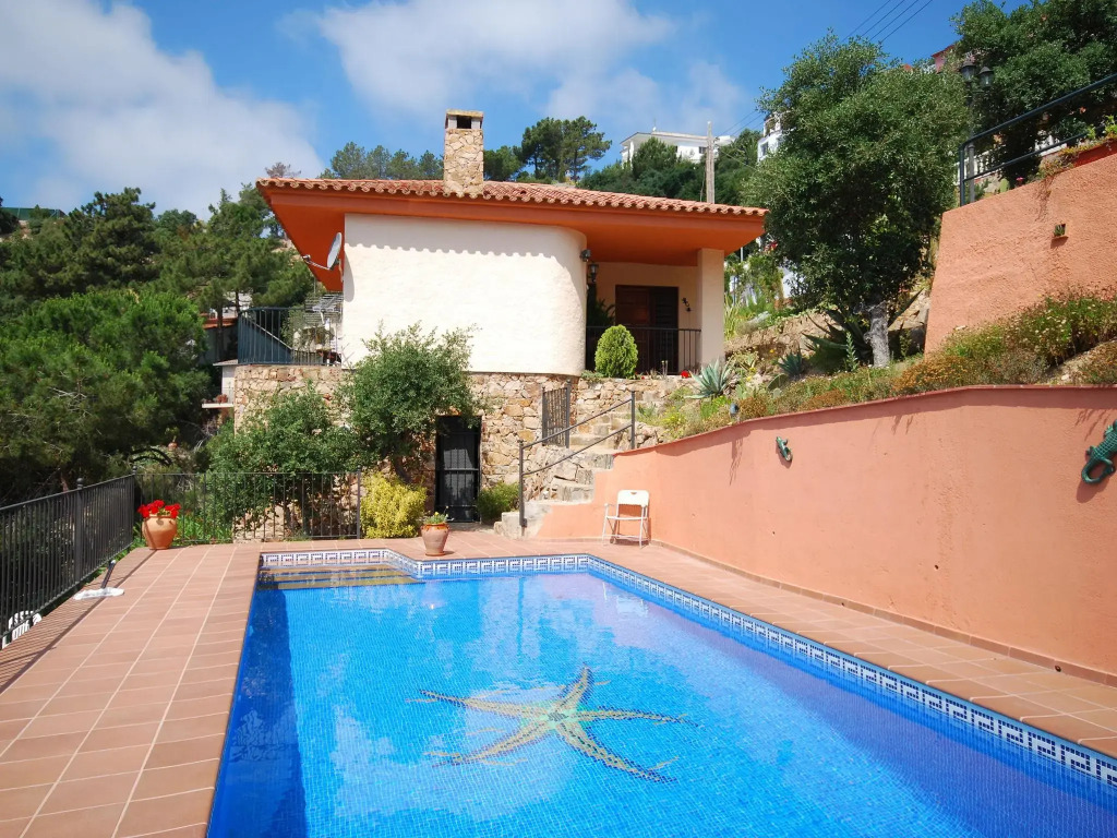 Serene Villa in Lloret de Mar With Private Swimming Pool