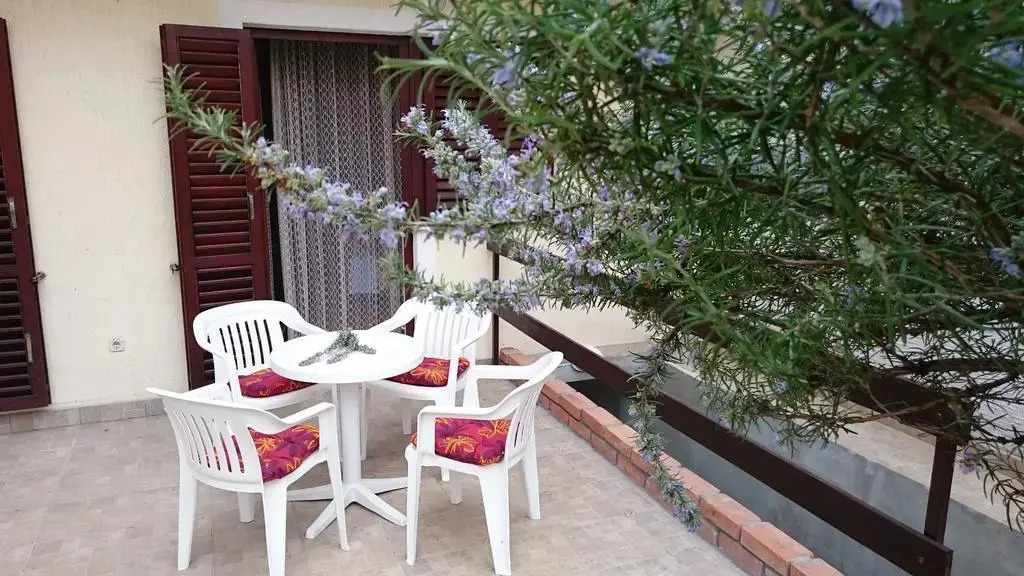 OINA Apartments