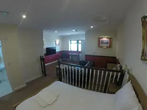 The Golden Ball Cottages