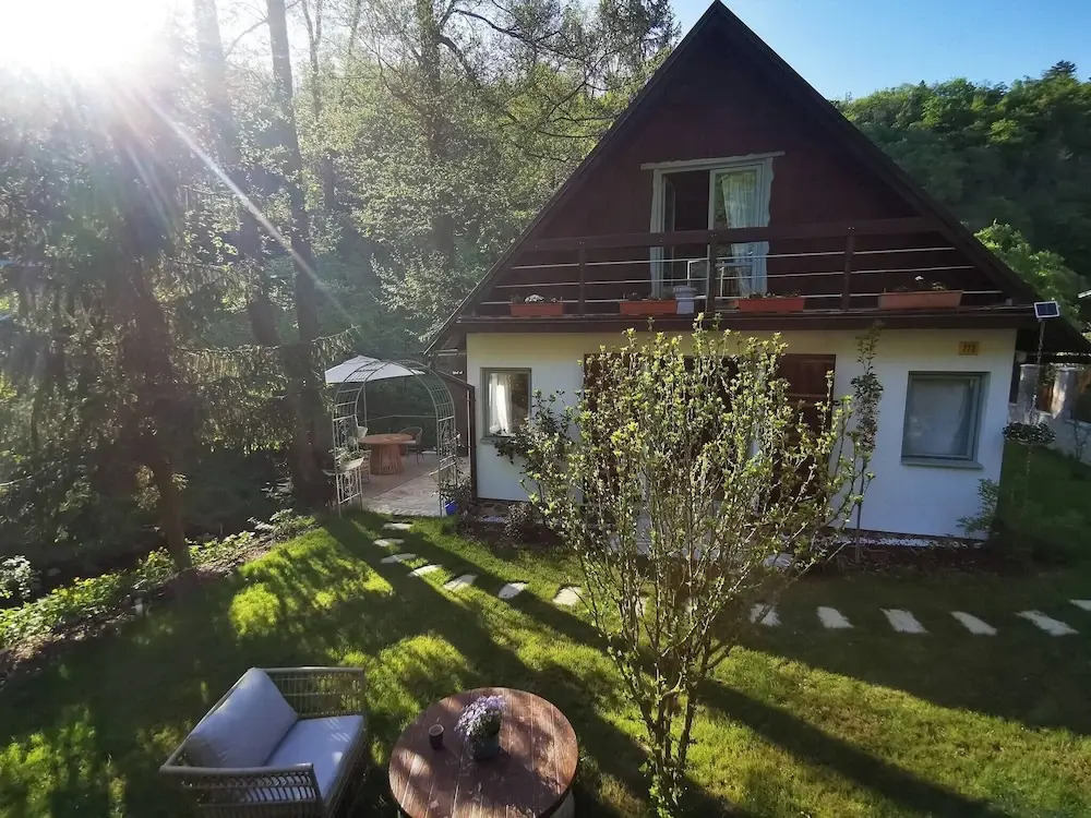 Sunny Wooden House on Creek, 30 Minutes Prague