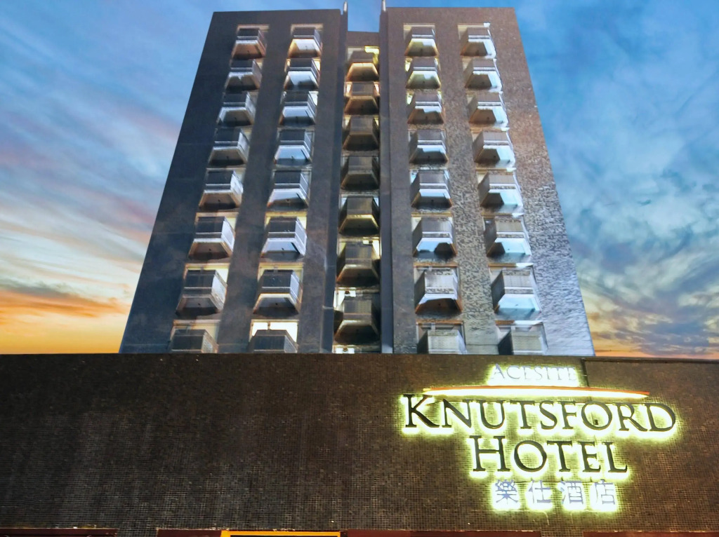 Nuts Hotel