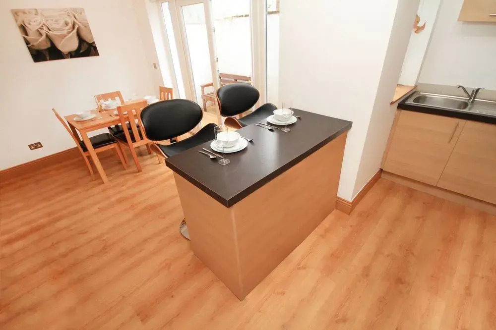 Macken Street Sleeps 10
