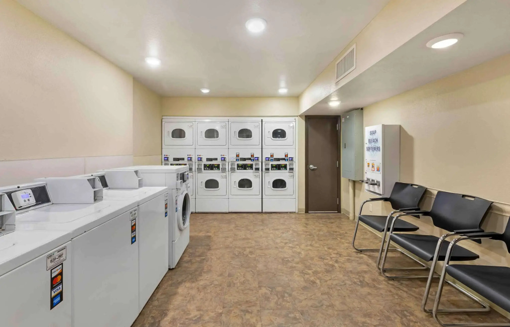 Extended Stay America Select Suites - Cleveland - Airport