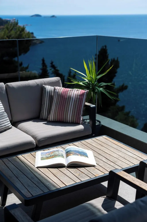 DUBROVNIK VISTA RESIDENCE by DuHomes