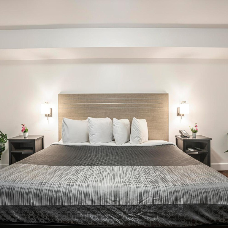 The Greens Hotel on Del Paso