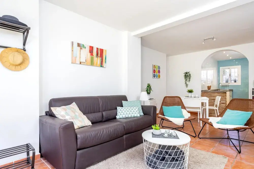 Beachside Apartment with Garden Ref 89