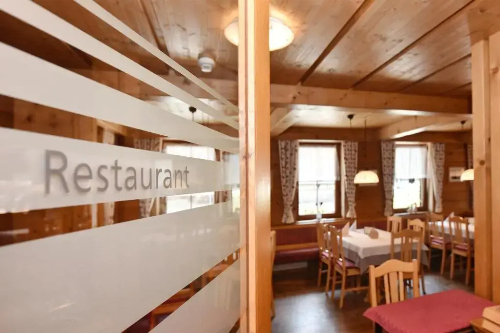 Gasthaus & Pension Alphorn