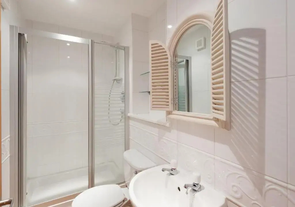 The Botanist Apartment Edinburgh Old Town 2 Bedroom Lift Parking previously The Parkgate Residence