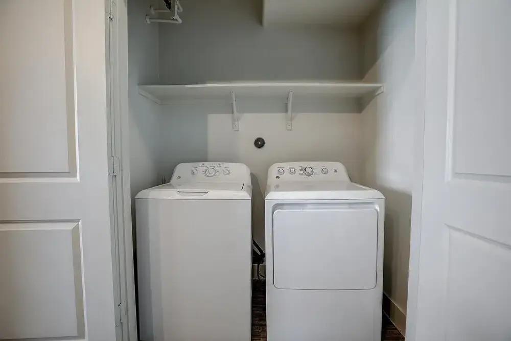 Frontdesk 1 BR Apt Near St. Edwards Park