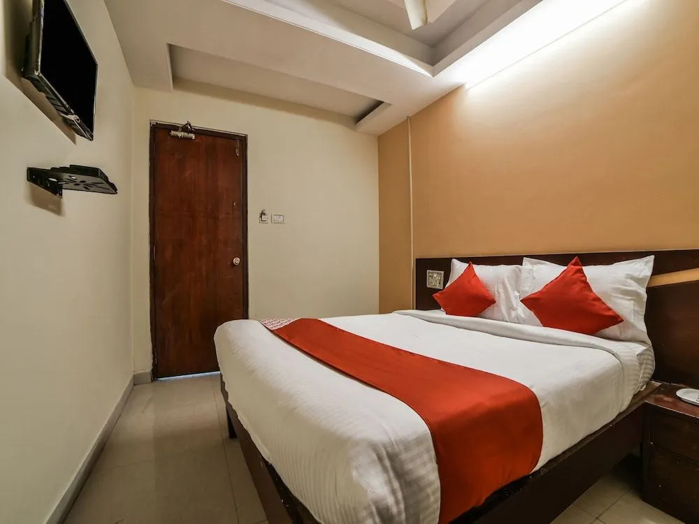 OYO 16061 Hotel Holly Hock