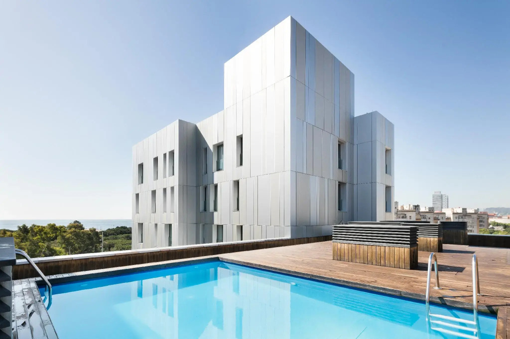 Lugaris Beach Apartments