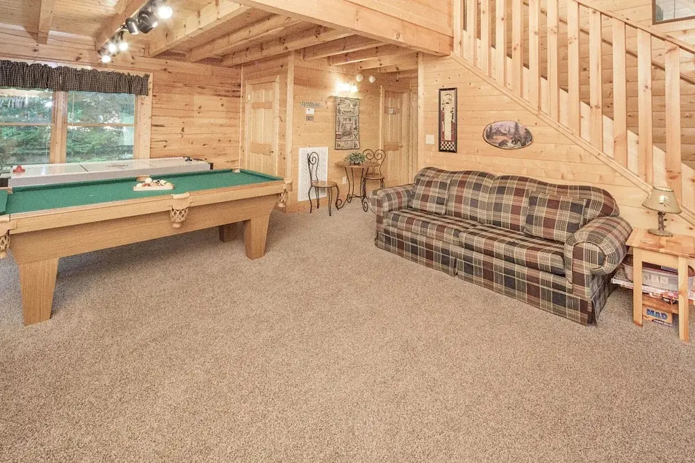 Bear Right Inn by Heritage Cabin Rentals