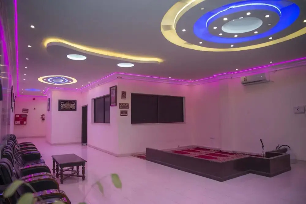 Al Eairy Furnished Apartments Qassim 4