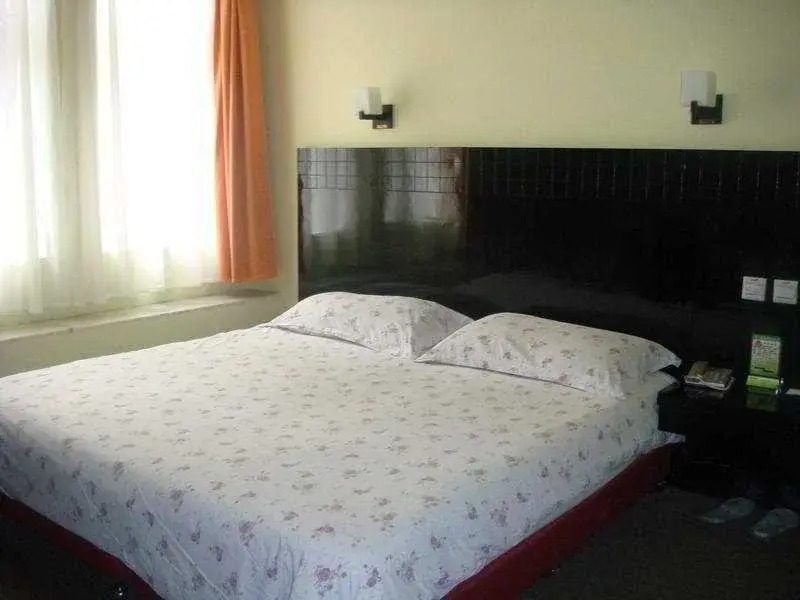 Motel168 East Bai Zhang Road Inn
