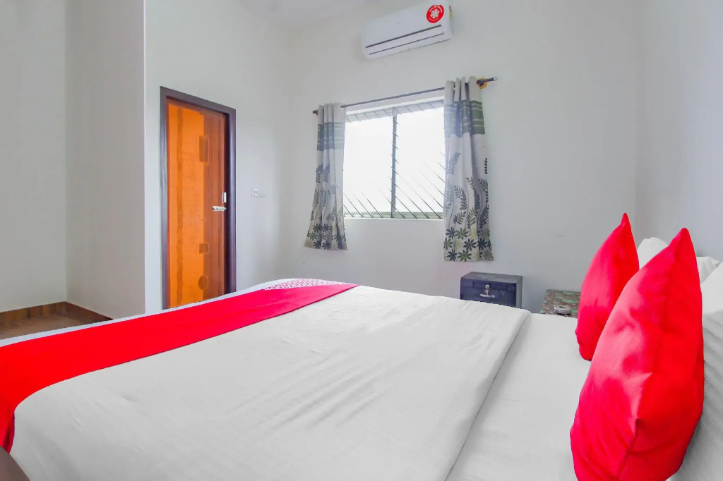 SKL Grand Rooms by OYO Rooms