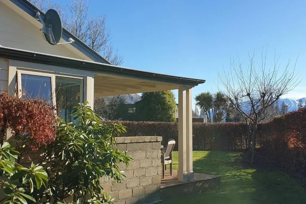 Meadowstone Villa | Cosy with Gas Fireplace & BBQ
