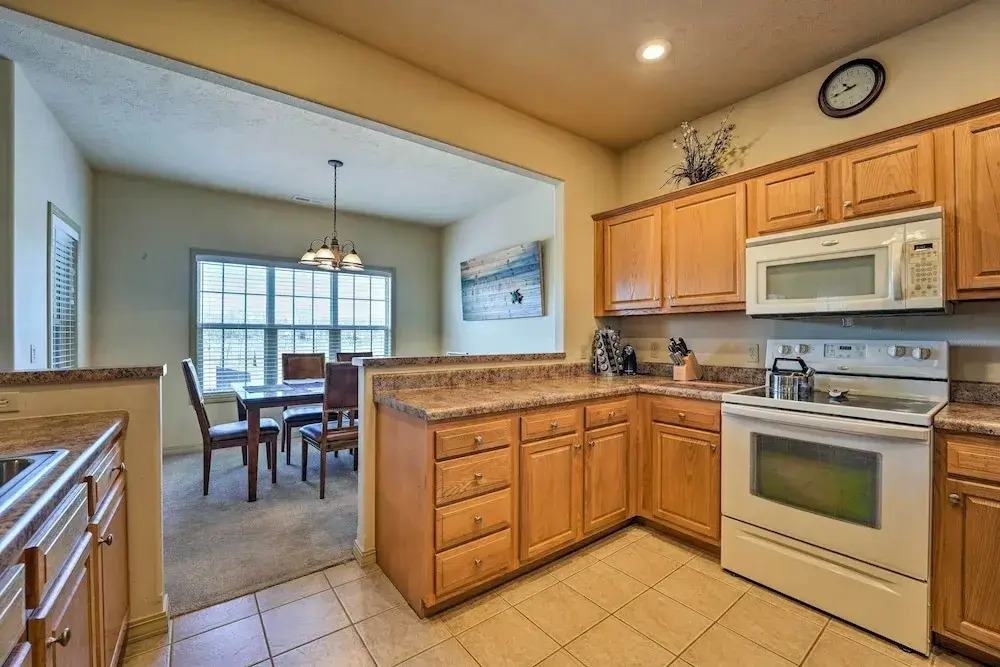 Branson West Golf Getaway w/ Pool Access!