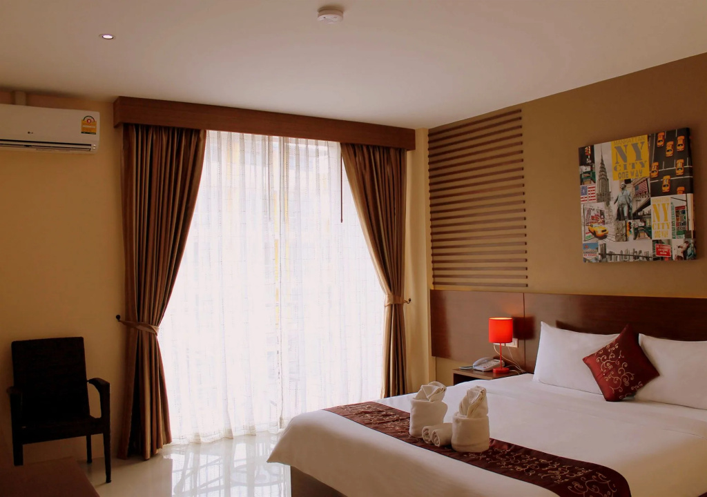 Silver Sand Suites