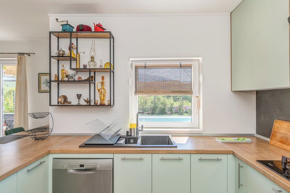 Villa Gariful Sleeps 8 with Pool & Pet Friendly