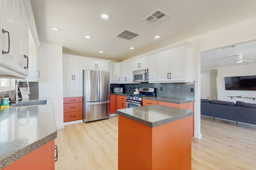 4BR Home in Joshua Tree w/ Private Pool & Fire Pit