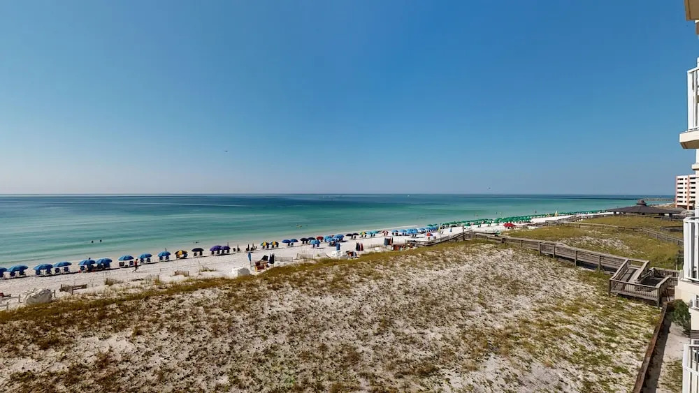Inlet Reef 305 2 Bedroom Condo by RedAwning