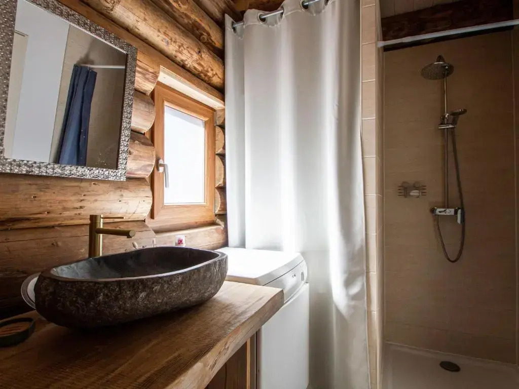 Chalet Authentique en Forêt, 6 Pers, Proche Gérardmer, Sentiers & Stations de Ski - FR-1-589-378