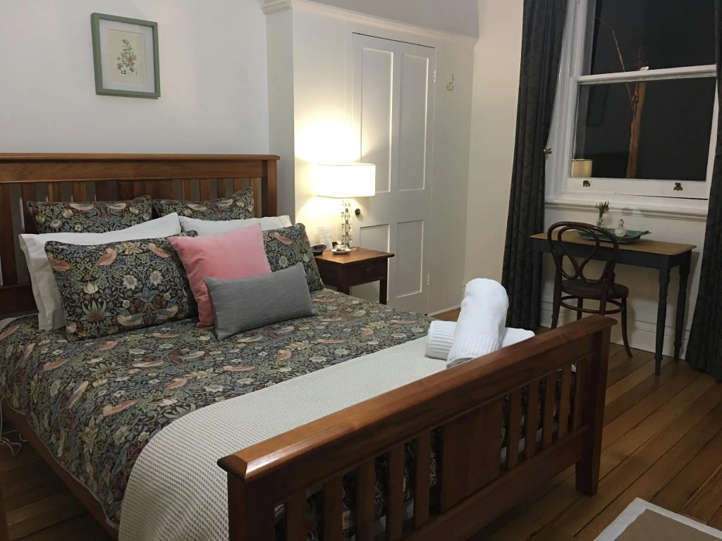 Cygnet Old Bank B & B Cafe & Gift Store